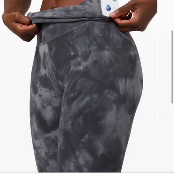 NWT❗️Lululemon Diamond Dye Align 10" Short - Picture 3 of 7